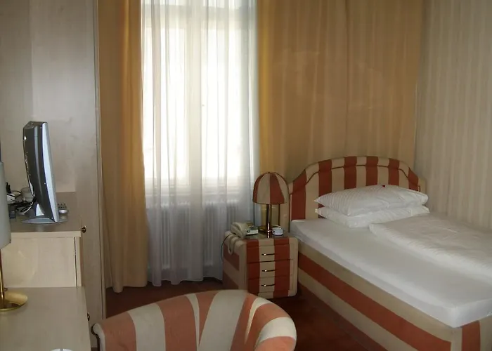 Hotel Schweizerhof 3*